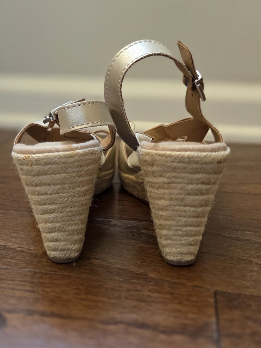 BOC Born Concept Gold Champagne Strappy Espadrille Wedge Sandal Size 8 - Picture 9 of 11